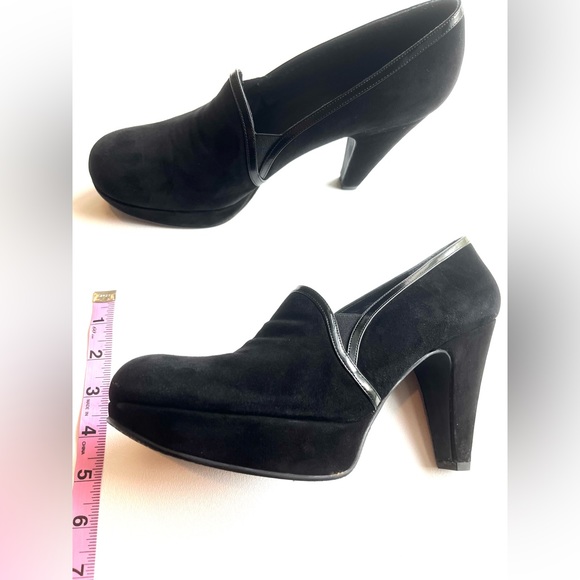 Stuart Weitzman black suede heels - Picture 6 of 7